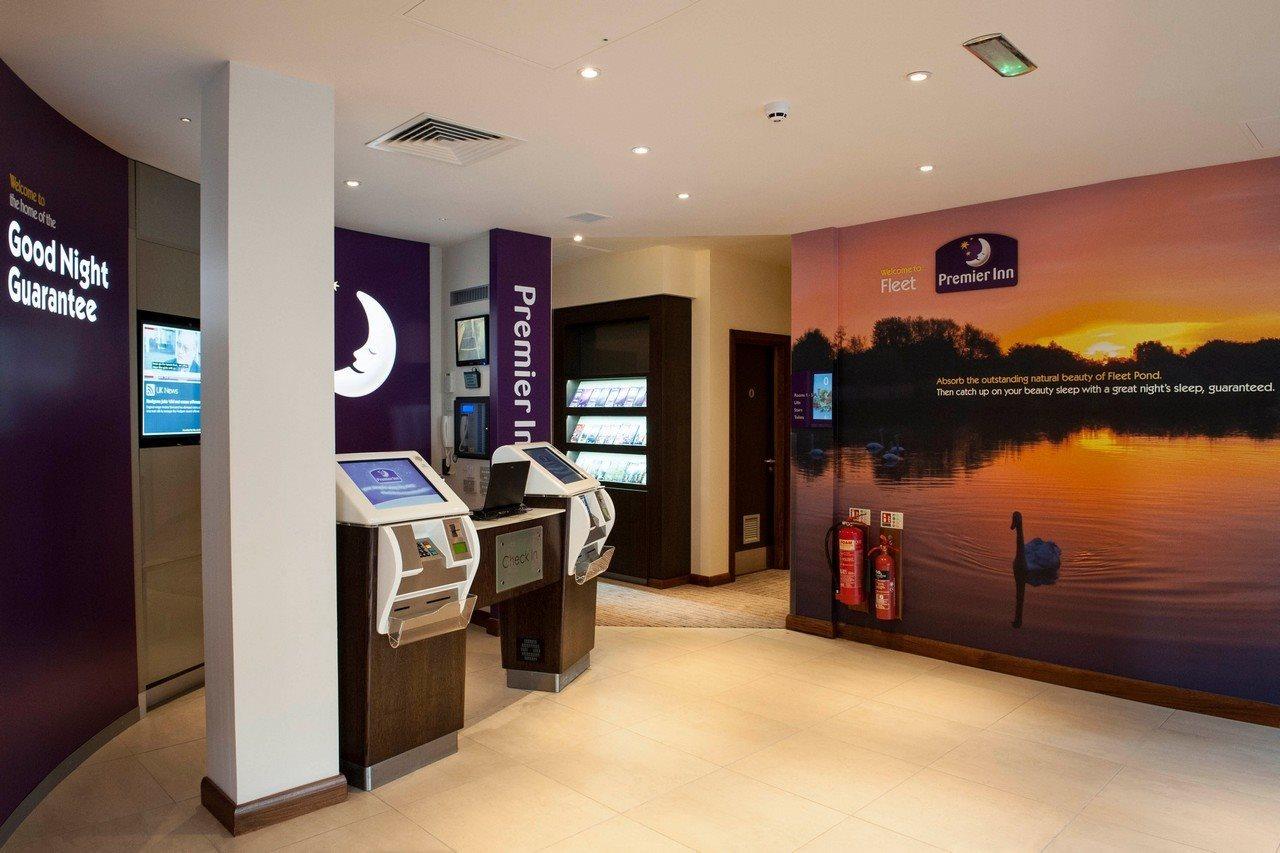 Premier Inn Fleet Exterior foto